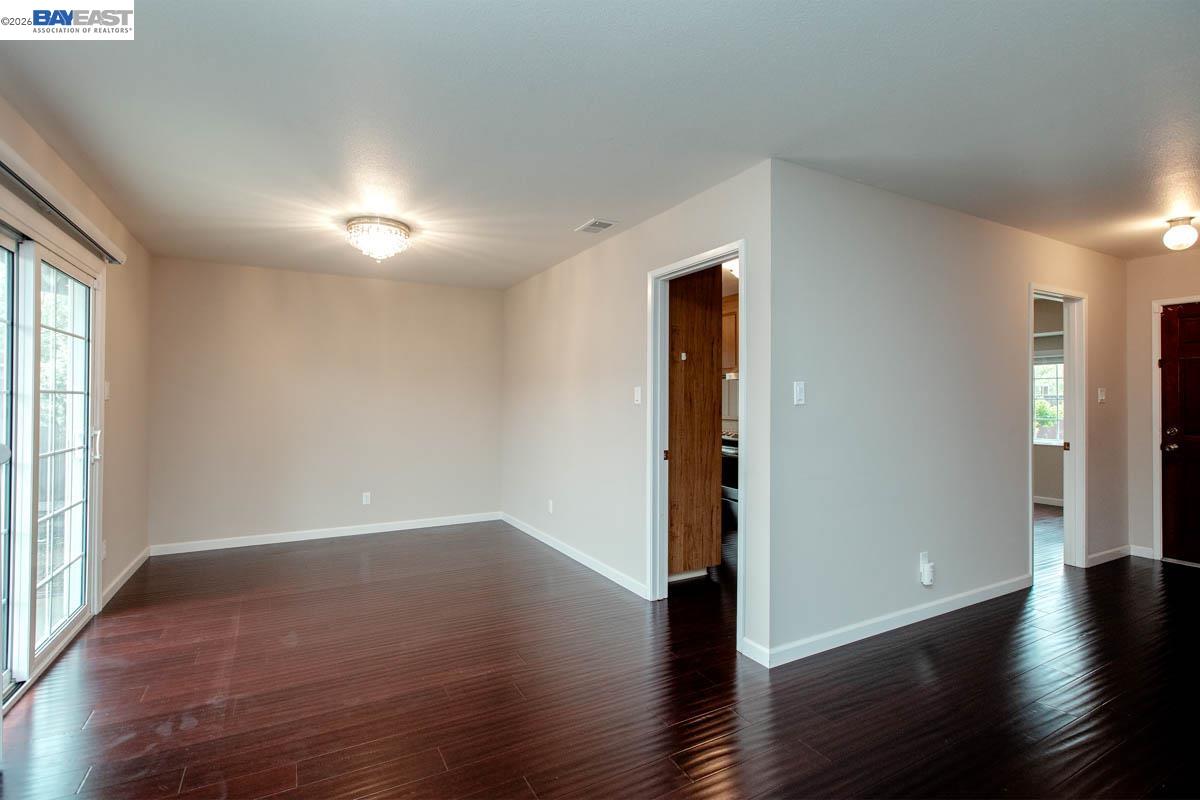 328 Sand Beach Road Alameda, CA 94501 - Photo 13 of 40