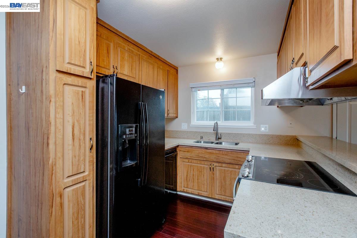 328 Sand Beach Road Alameda, CA 94501 - Photo 17 of 40