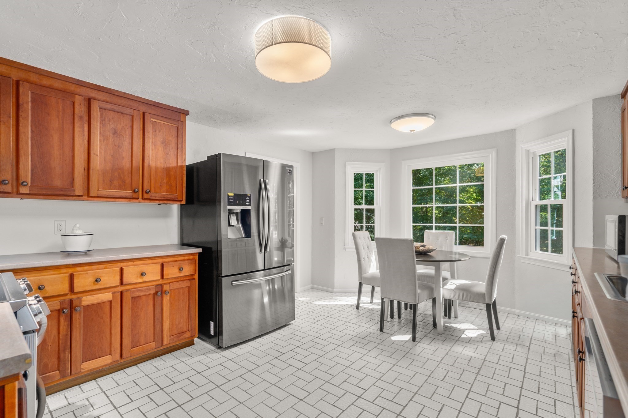 942 Salem End Road Framingham, MA 01702 - Photo 6 of 30 Gallery Image 6