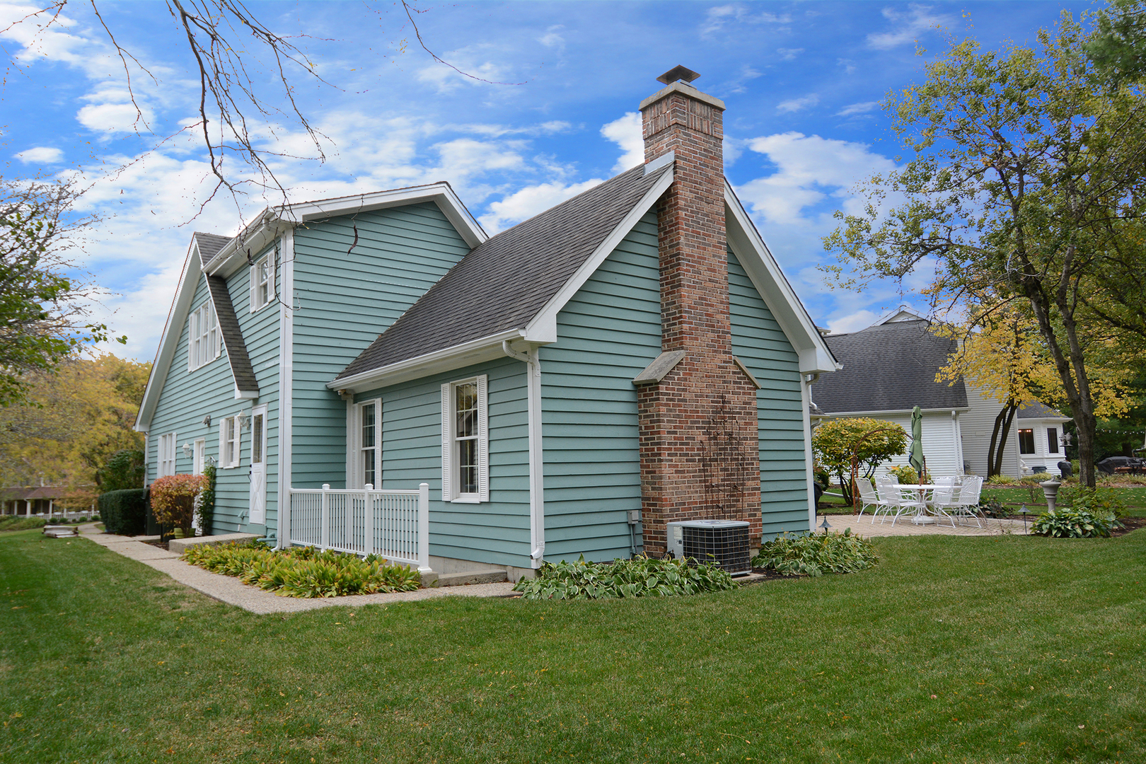 230 Perth Road Cary, IL 60013 - Photo 46 of 52 a front view of a house with a garden