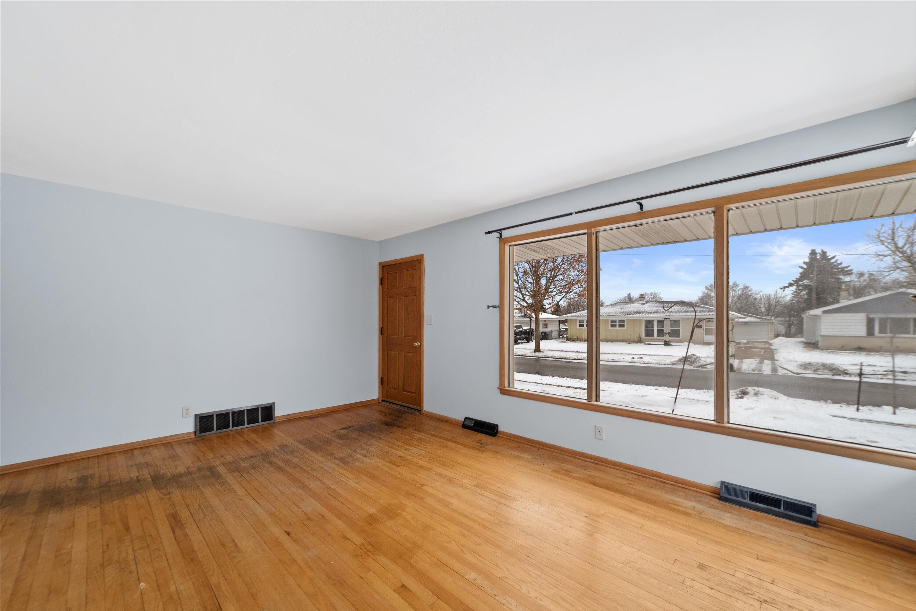 9531 West Langlade Street Milwaukee, WI 53225 - Photo 12 of 27 06-P1293912