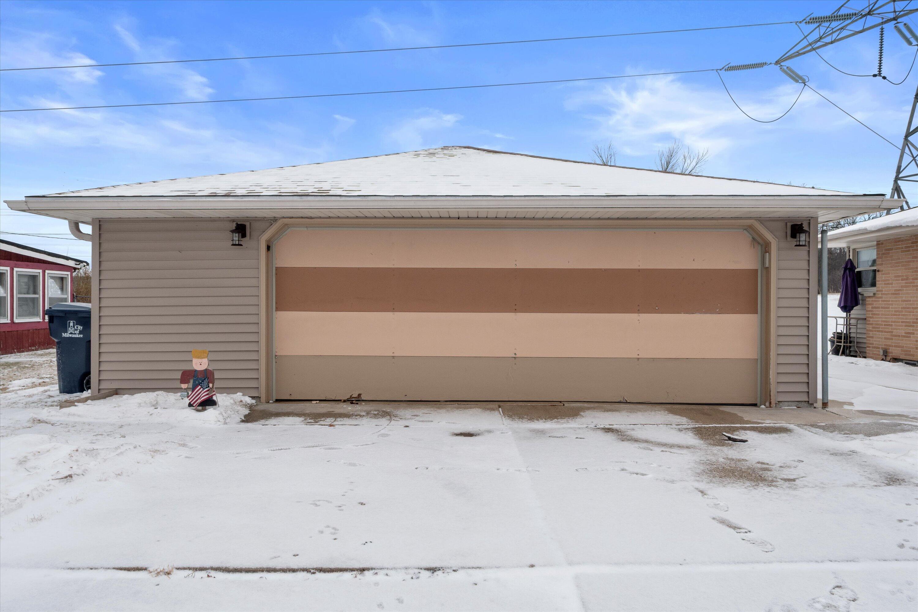 9531 West Langlade Street Milwaukee, WI 53225 - Photo 2 of 27 52-P2133985