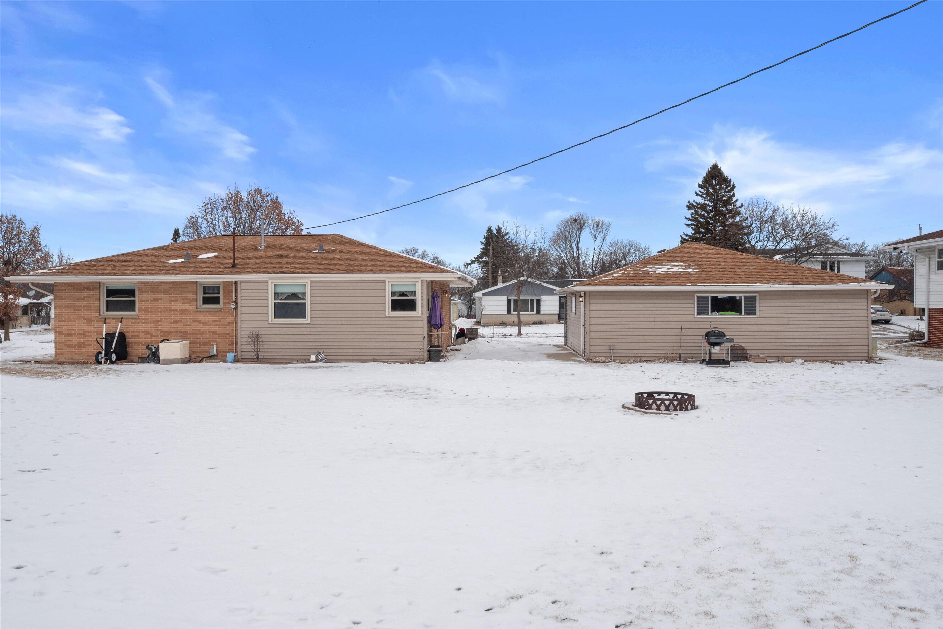 9531 West Langlade Street Milwaukee, WI 53225 - Photo 3 of 27 47-P2133955