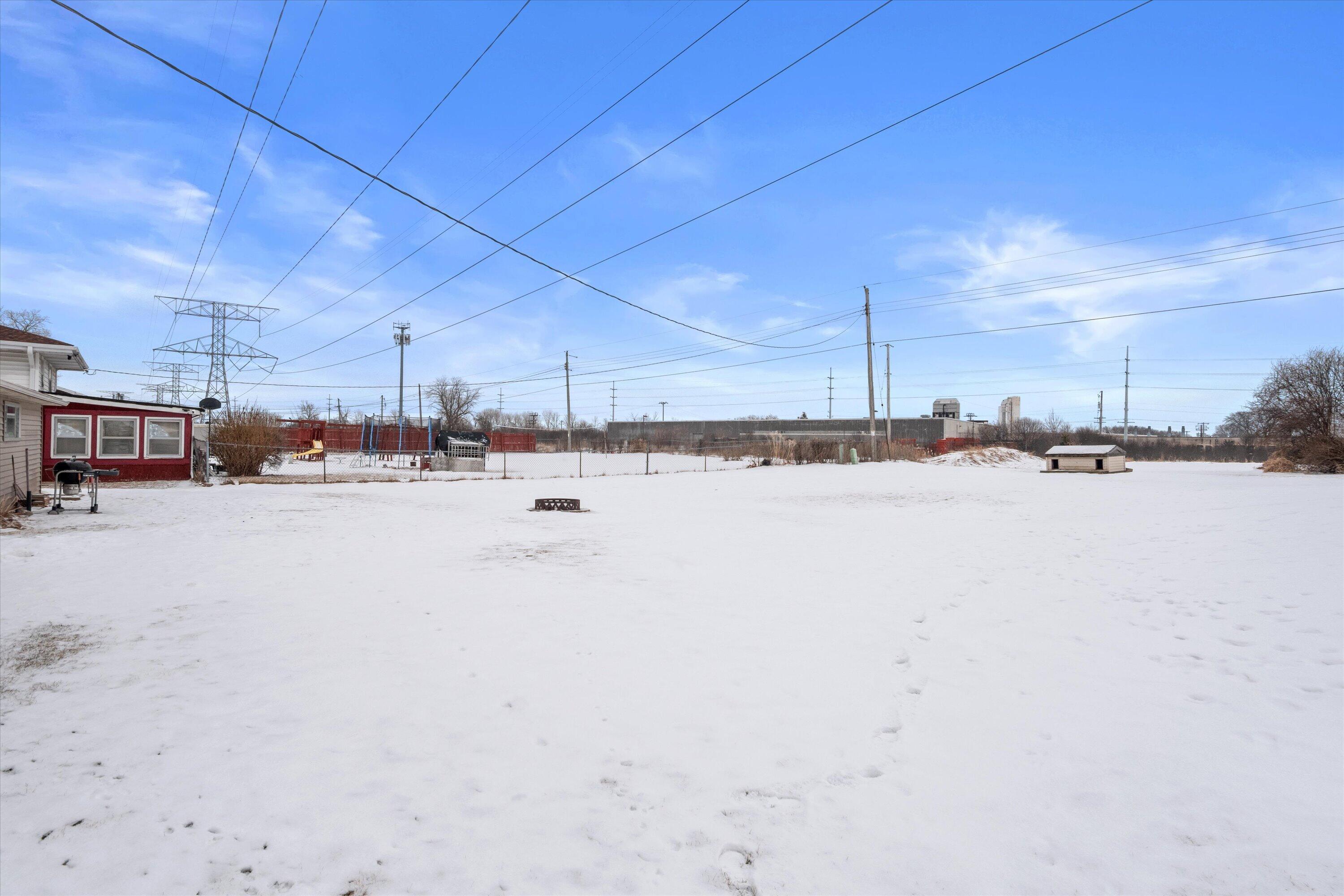 9531 West Langlade Street Milwaukee, WI 53225 - Photo 4 of 27 50-P2133976