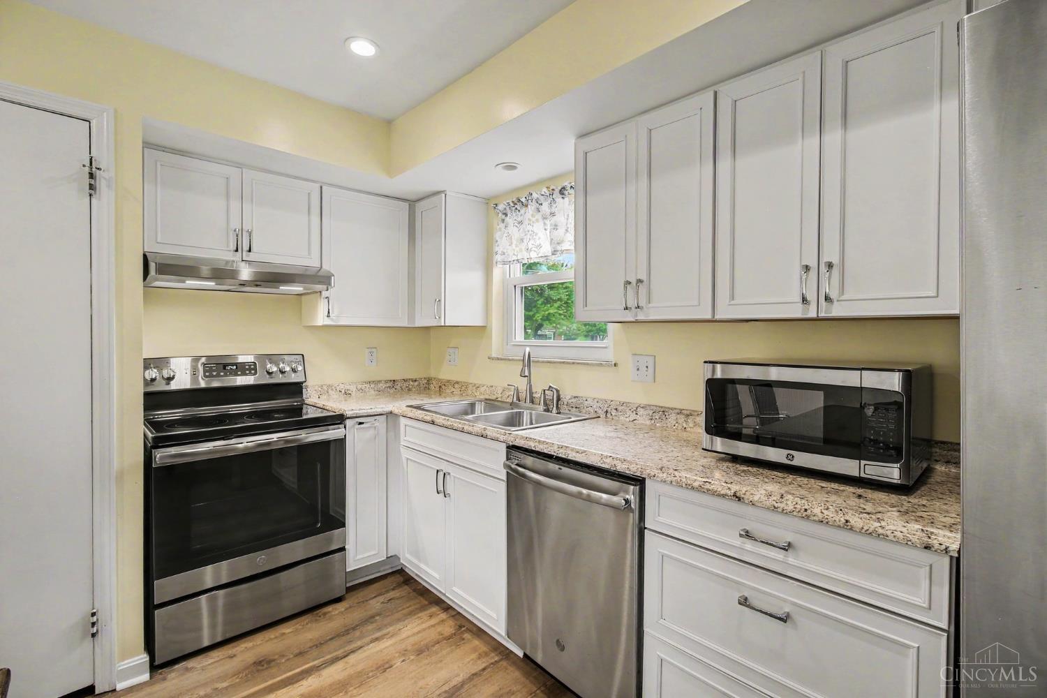 3162 Ebenezer Road Cincinnati, OH 45248 - Photo 11 of 30