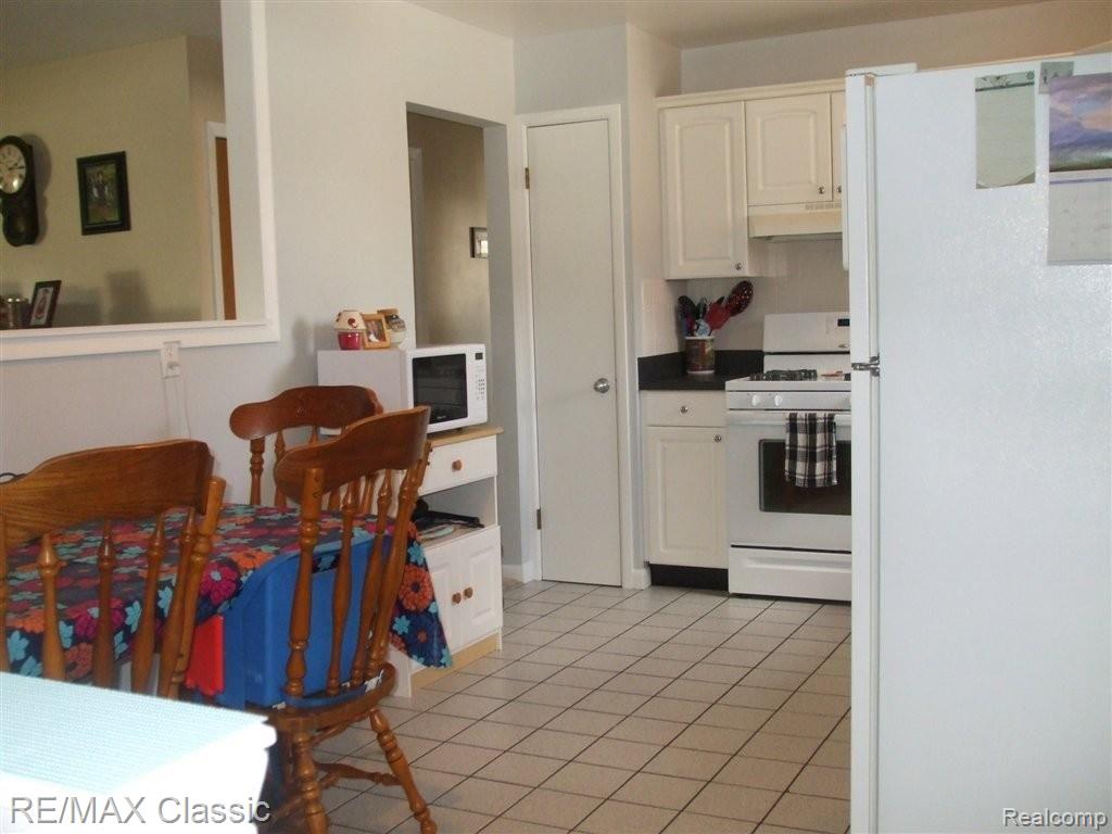 32710 Ridgefield Avenue Warren, MI 48088 - Photo 8 of 19 Room to Move.