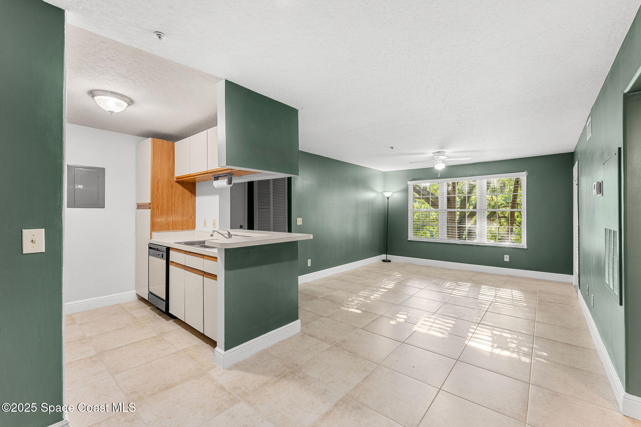 7667 North Wickham Road, Unit 712 Melbourne, FL 32940 - Photo 16 of 52 Living Room / Kitchen