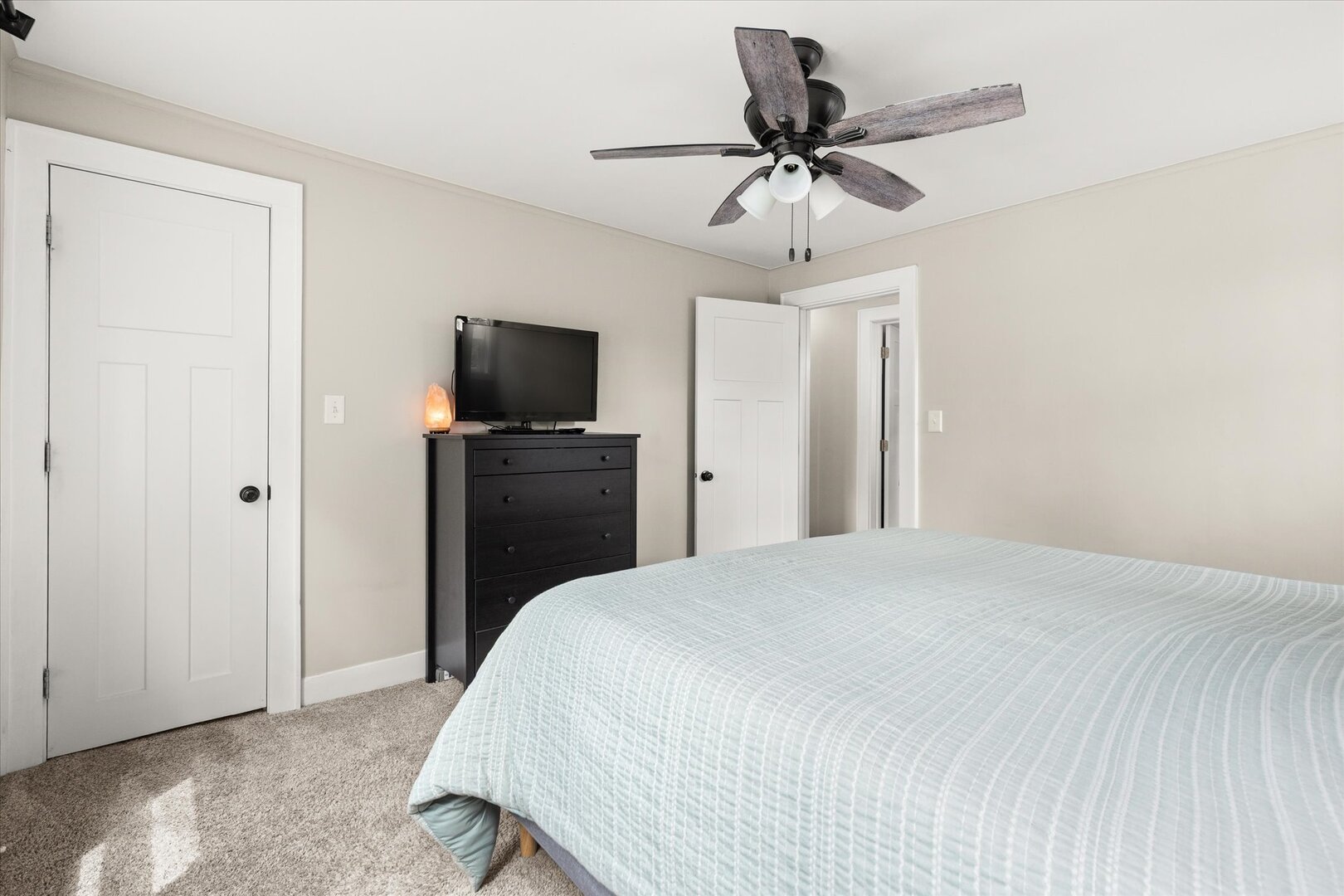 742 Chambers Street Ottawa, IL 61350 - Photo 20 of 39 a bedroom with a bed and a television