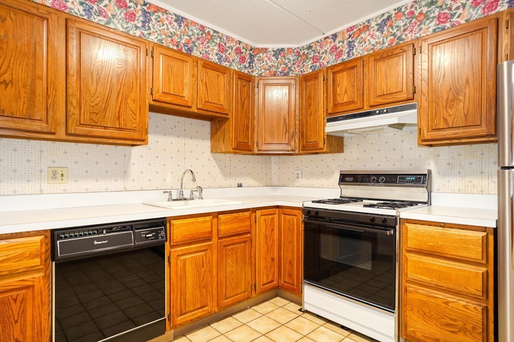 1550 Worcester Road, Unit 607 Framingham, MA 01702 - Photo 3 of 26