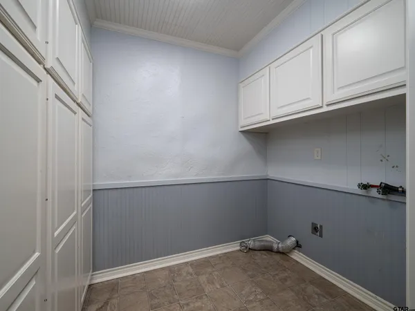 $310,000 | 300 Robert E Lee Drive, Tyler, TX 75703