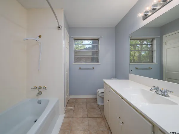 $310,000 | 300 Robert E Lee Drive, Tyler, TX 75703