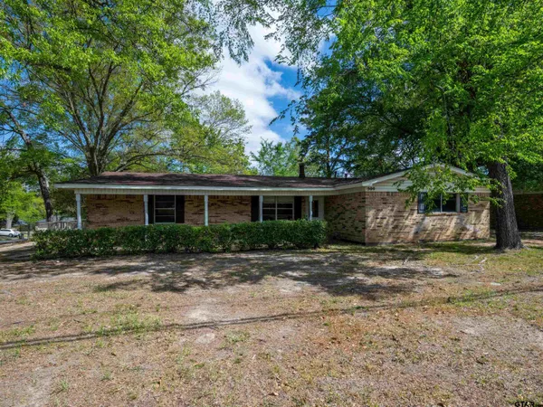 $310,000 | 300 Robert E Lee Drive, Tyler, TX 75703