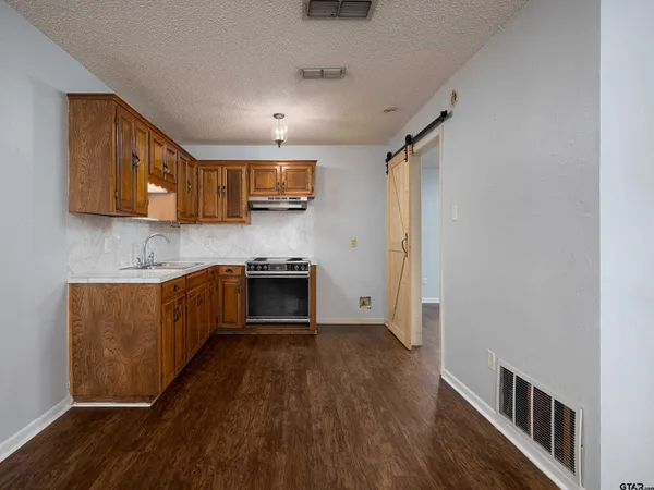 $310,000 | 300 Robert E Lee Drive, Tyler, TX 75703