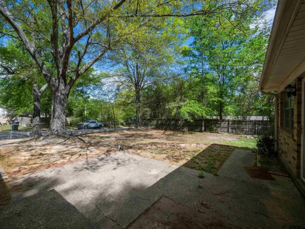 $310,000 | 300 Robert E Lee Drive, Tyler, TX 75703