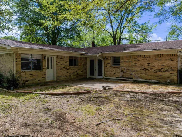 $310,000 | 300 Robert E Lee Drive, Tyler, TX 75703