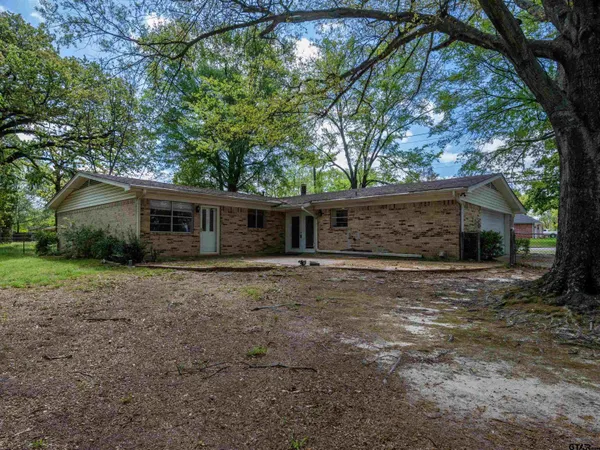 $310,000 | 300 Robert E Lee Drive, Tyler, TX 75703