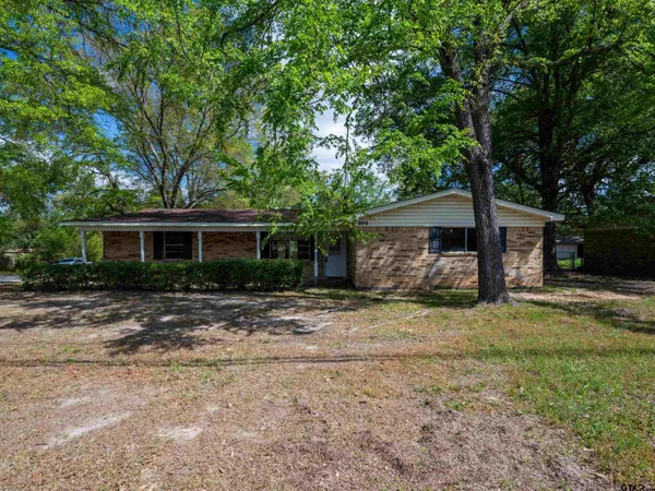 $310,000 | 300 Robert E Lee Drive, Tyler, TX 75703