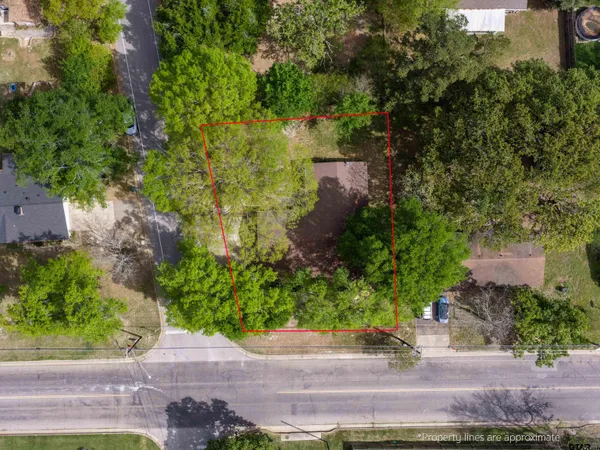 $310,000 | 300 Robert E Lee Drive, Tyler, TX 75703