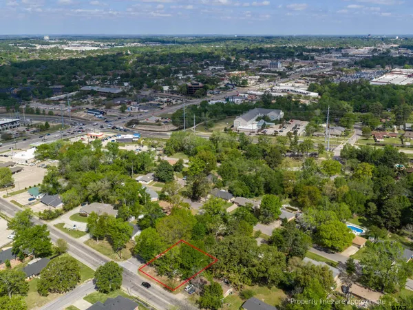 $310,000 | 300 Robert E Lee Drive, Tyler, TX 75703