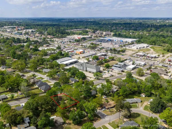 $310,000 | 300 Robert E Lee Drive, Tyler, TX 75703