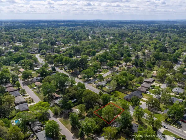 $310,000 | 300 Robert E Lee Drive, Tyler, TX 75703