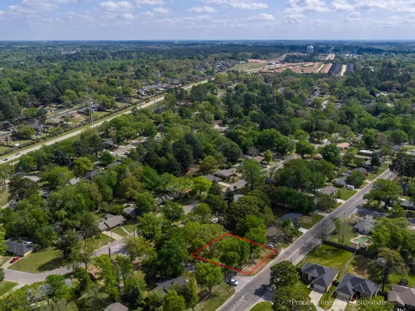 $310,000 | 300 Robert E Lee Drive, Tyler, TX 75703