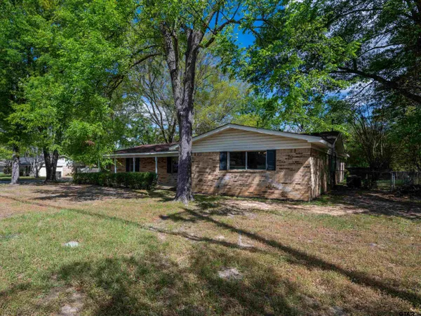 $310,000 | 300 Robert E Lee Drive, Tyler, TX 75703