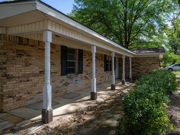$310,000 | 300 Robert E Lee Drive, Tyler, TX 75703