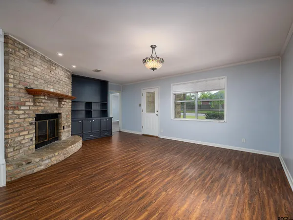 $310,000 | 300 Robert E Lee Drive, Tyler, TX 75703