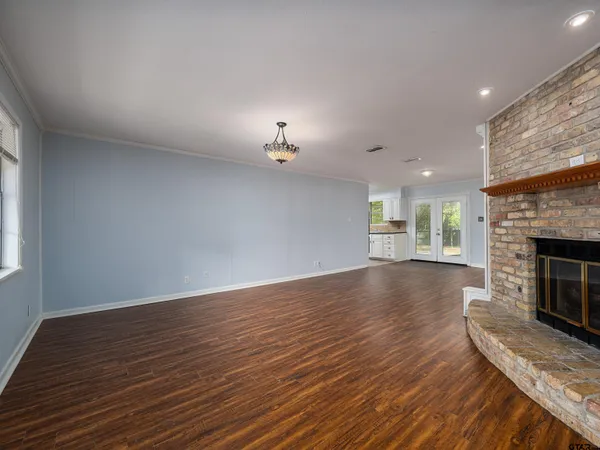 $310,000 | 300 Robert E Lee Drive, Tyler, TX 75703