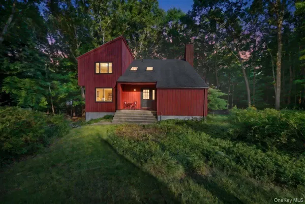 $685,000 | 2 Victor Lane, Carmel, NY 10512