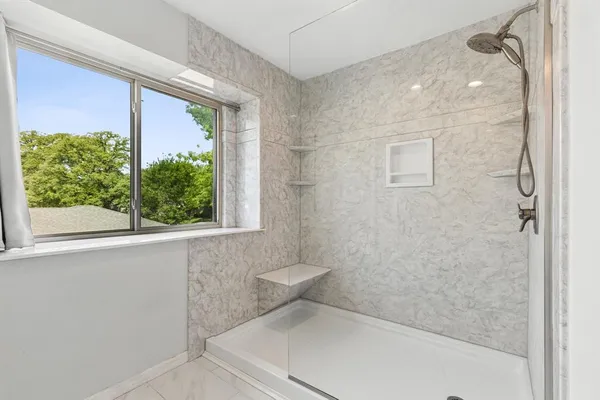 $450,000 | 304 Lark Lane, Euless, TX 76039