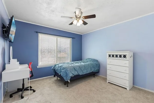 $450,000 | 304 Lark Lane, Euless, TX 76039