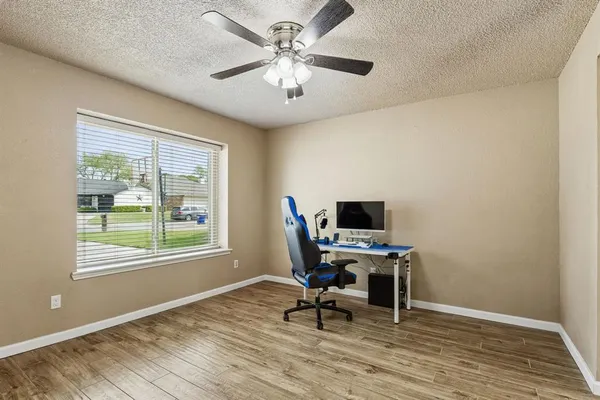 $450,000 | 304 Lark Lane, Euless, TX 76039