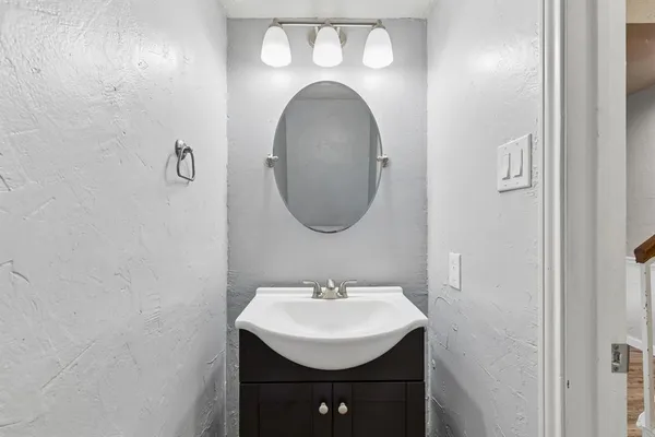 $450,000 | 304 Lark Lane, Euless, TX 76039