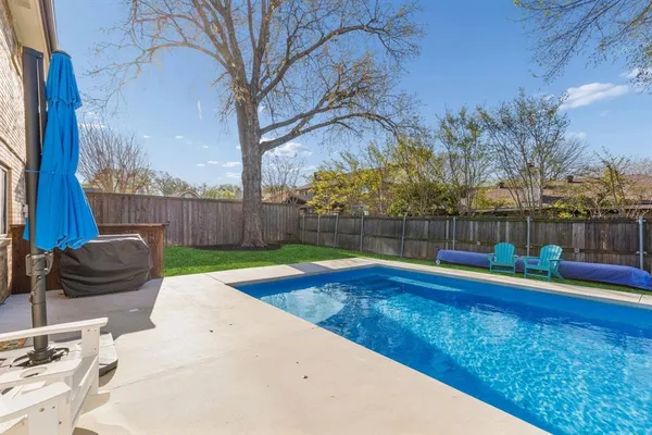 $450,000 | 304 Lark Lane, Euless, TX 76039