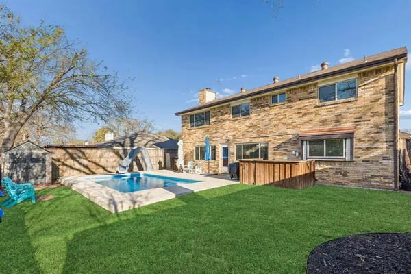 $450,000 | 304 Lark Lane, Euless, TX 76039