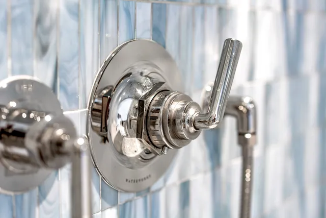 a close view of sink