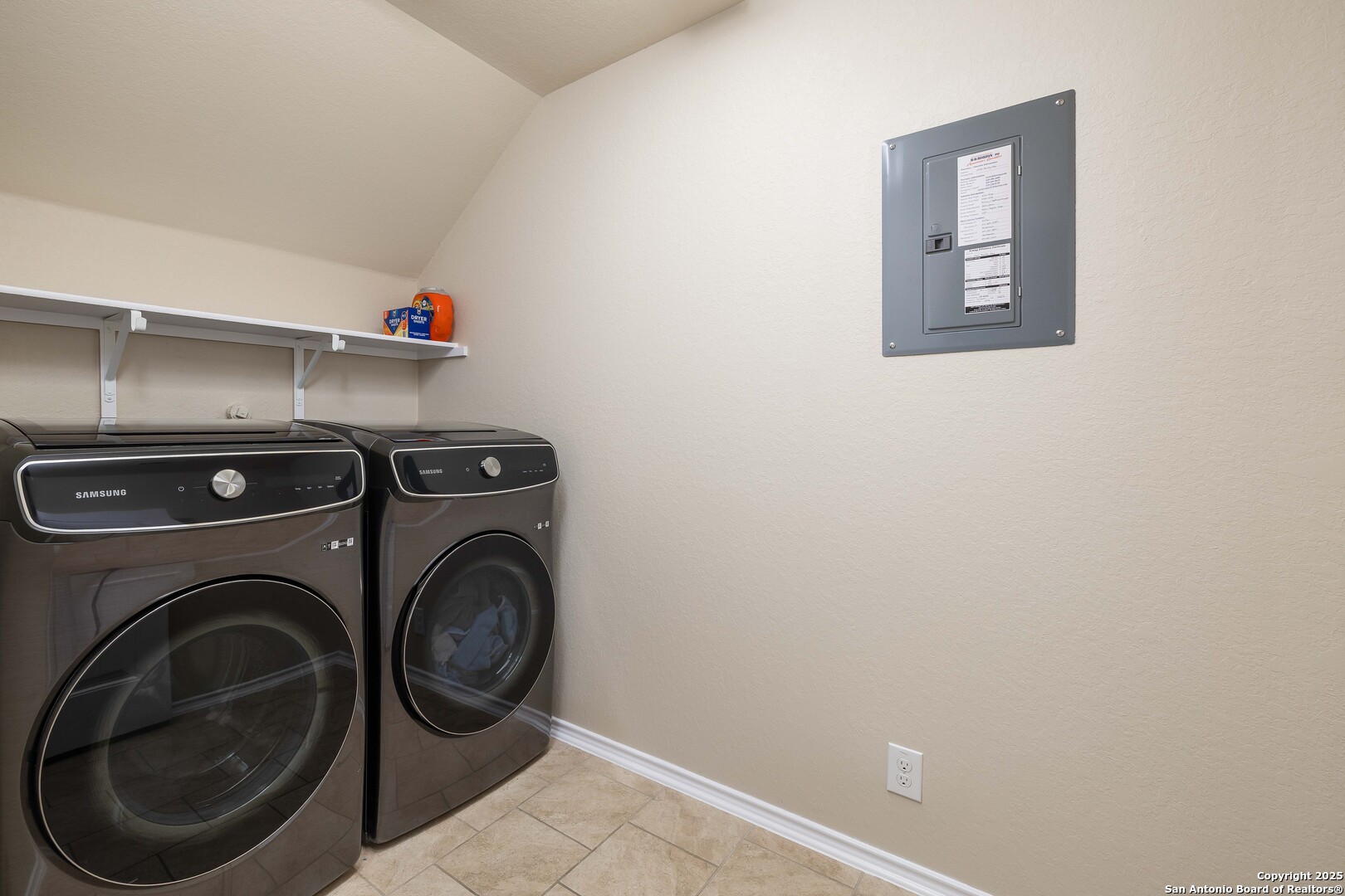 12162 Remilly Way Schertz, TX 78154 - Photo 17 of 18 a utility room with dryer and washer
