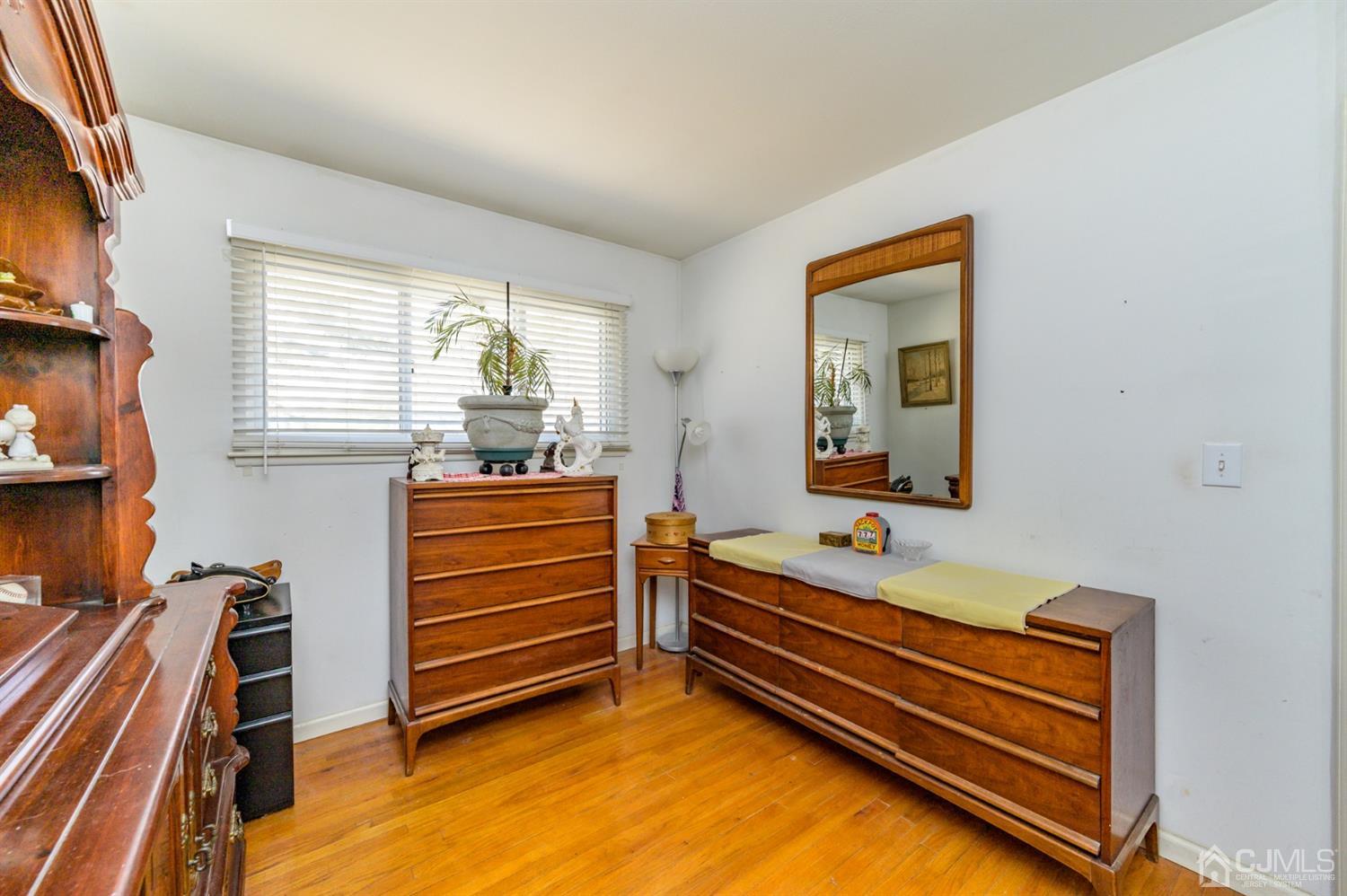456 Dover Road Toms River, NJ 08757 - Photo 20 of 39 a room with chair and a dresser