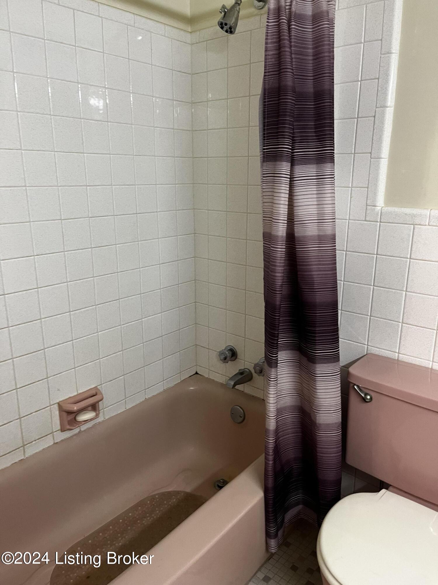 3204 Dundee Road Louisville, KY 40205 - Photo 24 of 29 Hall full bath