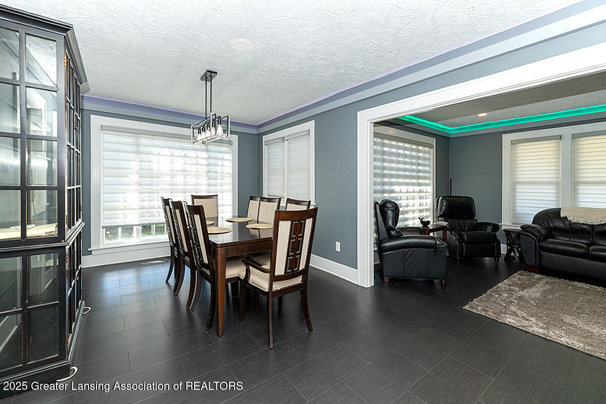 1642 Coolidge Road East Lansing, MI 48823 - Photo 7 of 23 06