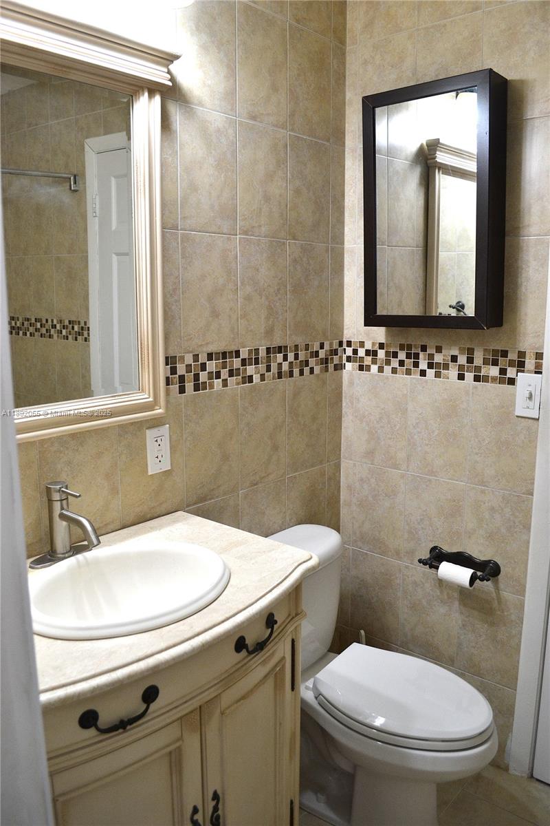 6475 Southwest 129th Place, Unit 4094 Miami, FL 33183 - Photo 15 of 20 a bathroom with a sink a toilet and a mirror
