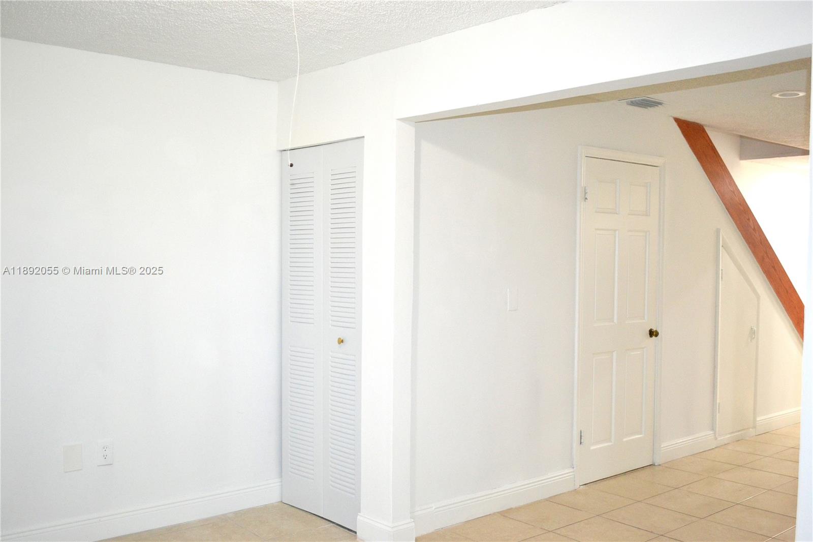 6475 Southwest 129th Place, Unit 4094 Miami, FL 33183 - Photo 7 of 20 a view of a small space