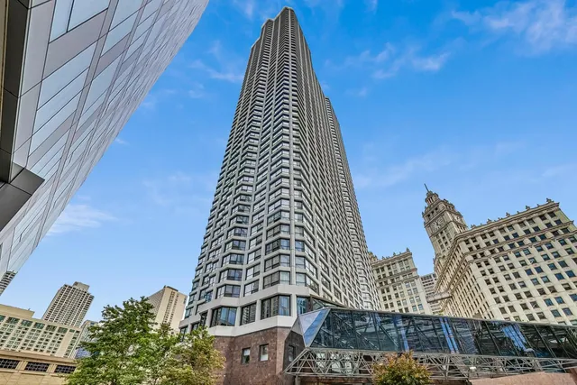 $9,500 | 405 North Wabash Avenue, Unit 5009, Chicago, IL 60611