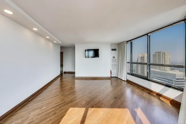 $9,500 | 405 North Wabash Avenue, Unit 5009, Chicago, IL 60611