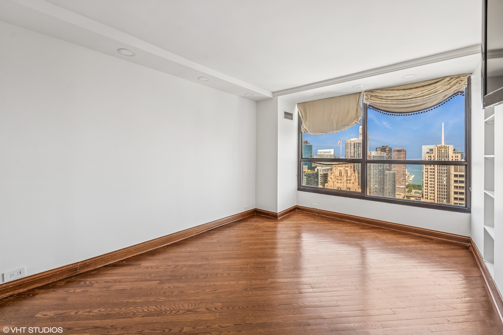 405 North Wabash Avenue, Unit 5009 Chicago, IL 60611 - Photo 28 of 33