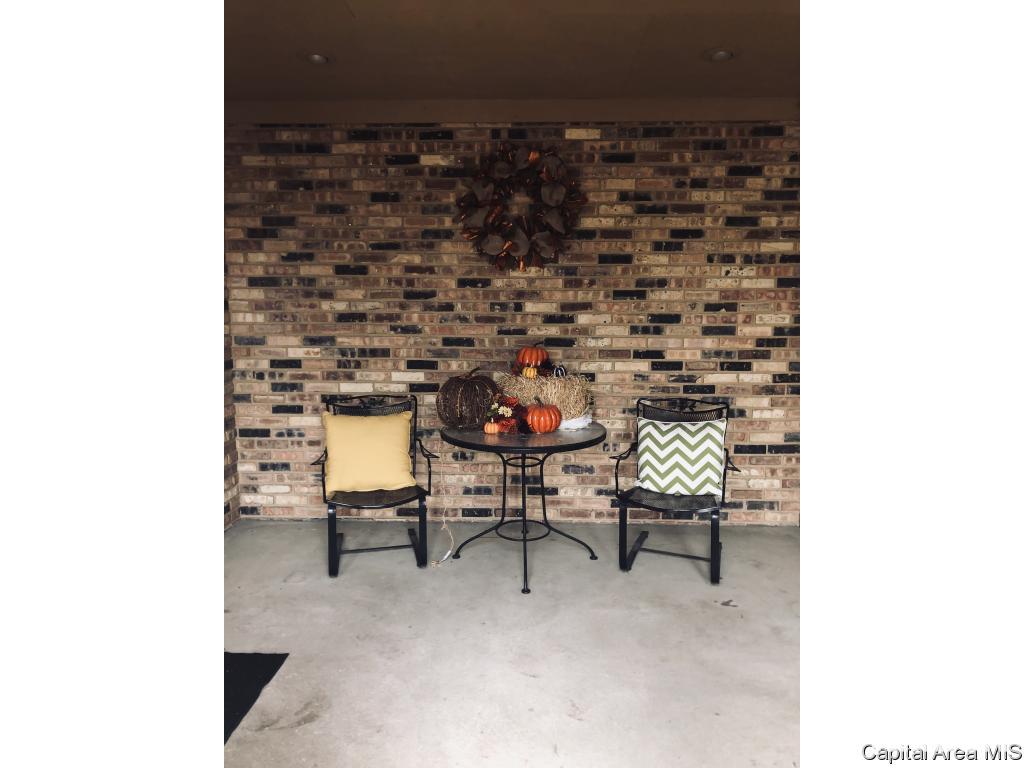 2736 Arrowhead Drive Springfield, IL 62702 - Photo 2 of 23