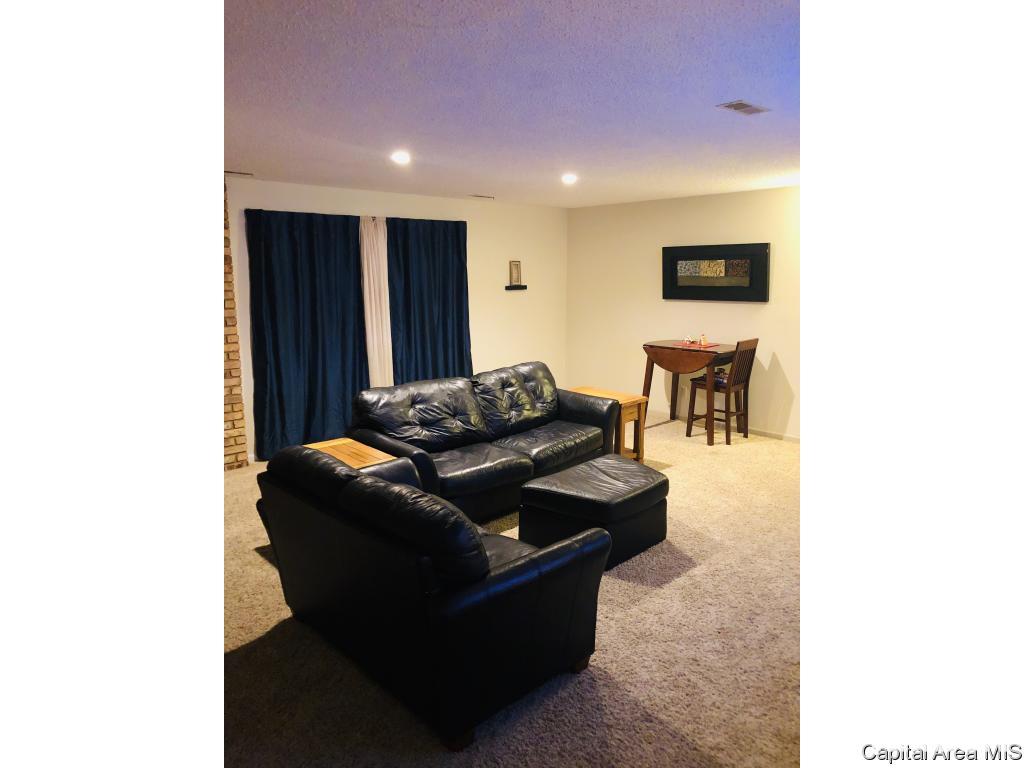 2736 Arrowhead Drive Springfield, IL 62702 - Photo 7 of 23