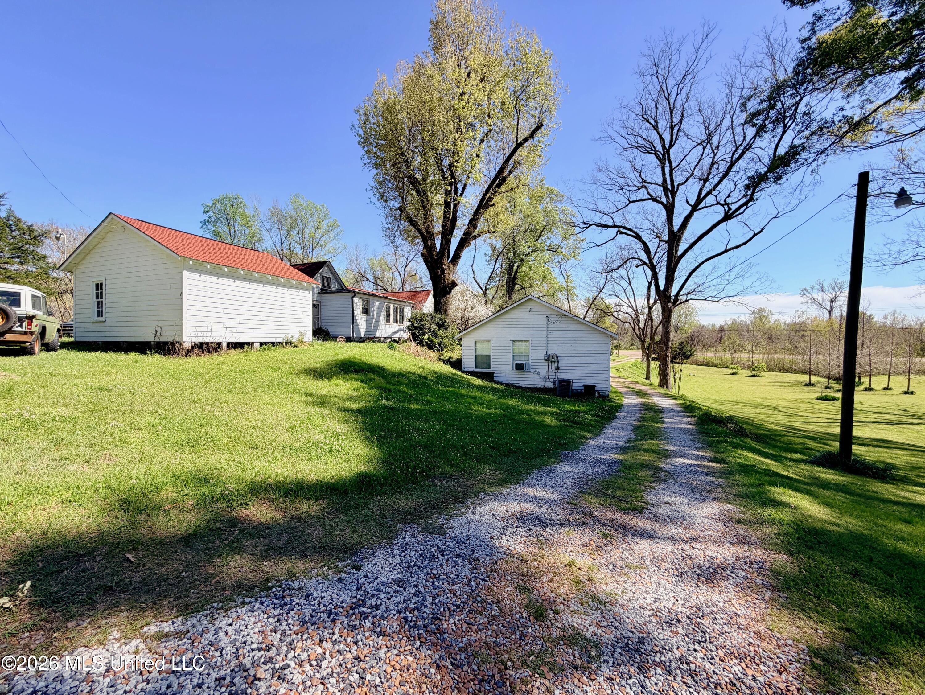 78 Government Fleet Road Natchez, MS 39120 - Photo 8 of 59 78 Government back view
